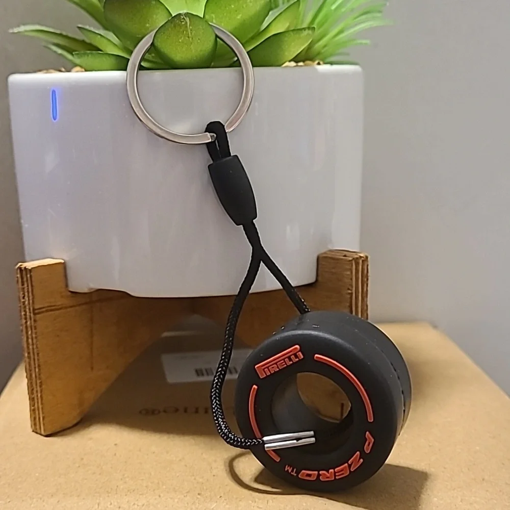 Unbranded‎ Tire Swing Keychain Red Trim/Black Tire Unisex NWOT Auto Office Fun